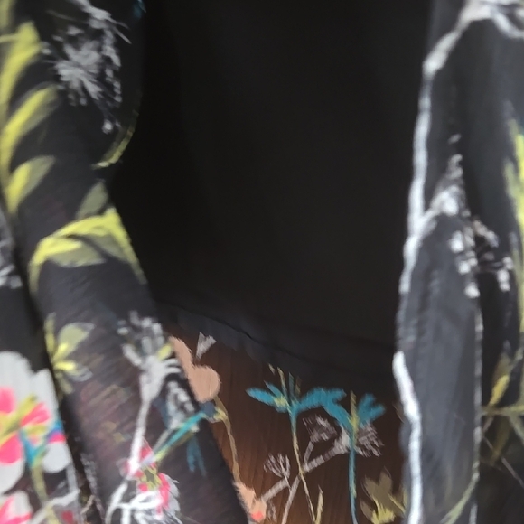 Expess Brand. Floral Black Skirt Size Large. - Picture 4 of 4